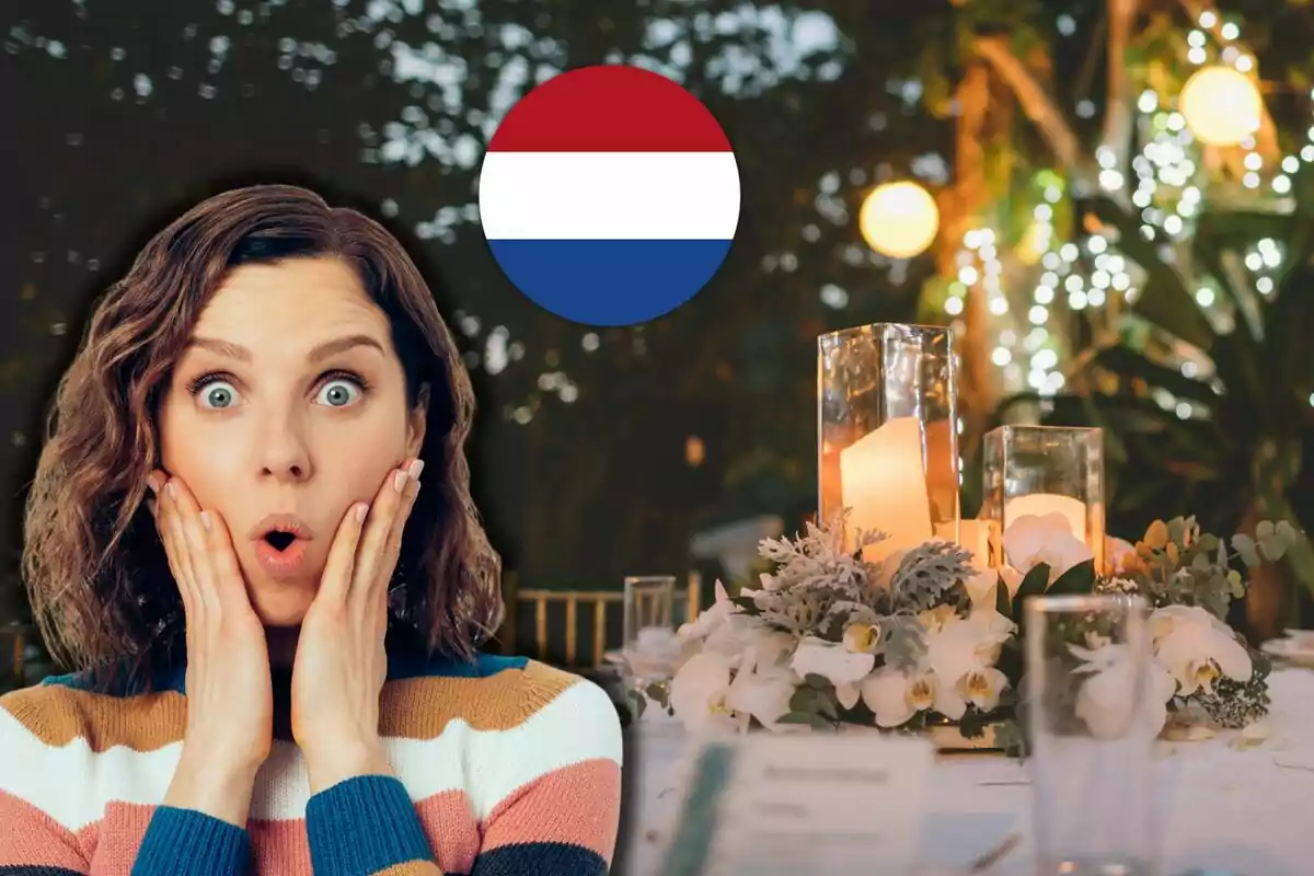 Dona sorpresa amb les mans a la cara davant d’una taula decorada amb espelmes i flors, amb un cercle que representa la bandera dels Països Baixos al fons Dona sorpresa amb les mans a la cara davant d’una taula decorada amb espelmes i flors, amb un cercle que representa la bandera dels Països Baixos al fons