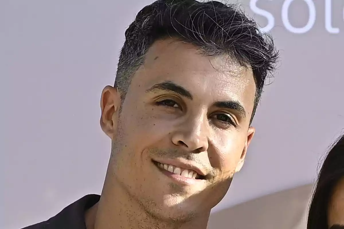 Kiko Jiménez somrient davant d’un fons clar Kiko Jiménez somrient davant d’un fons clar