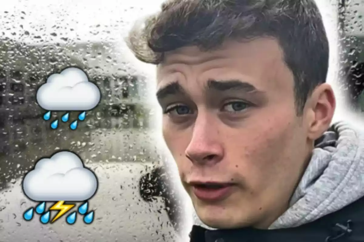 Montaje de fotos de Jorge Rey con expresión seria frente a una ventana con gotas de lluvia y dos emojis de nubes lluviosas. Montaje de fotos de Jorge Rey con expresión seria frente a una ventana con gotas de lluvia y dos emojis de nubes lluviosas.