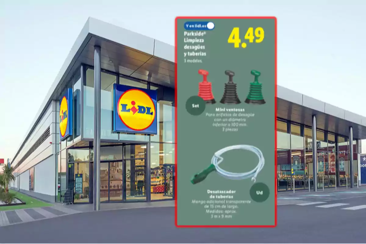 Façana d’una botiga Lidl amb un cartell promocional de productes per a la neteja de desguassos i canonades, mostrant mini ventoses i un desembussador amb el preu destacat de 4,49 euros.