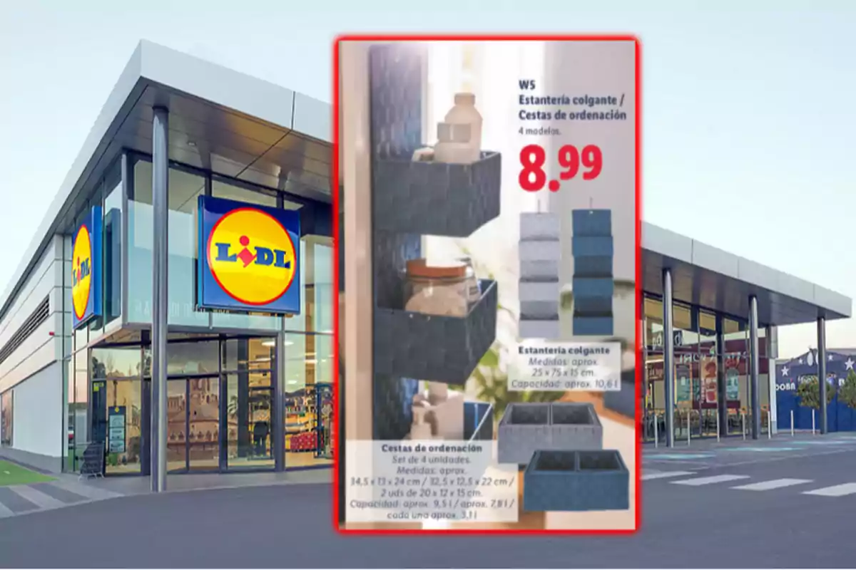 Façana d’una botiga Lidl amb un cartell promocional d’estanteries penjants i cistelles d’ordenació per 8,99 euros Façana d’una botiga Lidl amb un cartell promocional d’estanteries penjants i cistelles d’ordenació per 8,99 euros