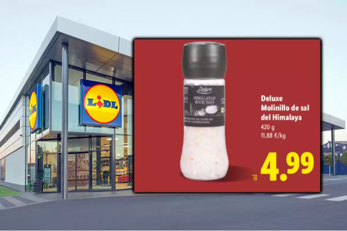 Fachada de una tienda Lidl con un anuncio de molinillo de sal del Himalaya a 4.99 euros