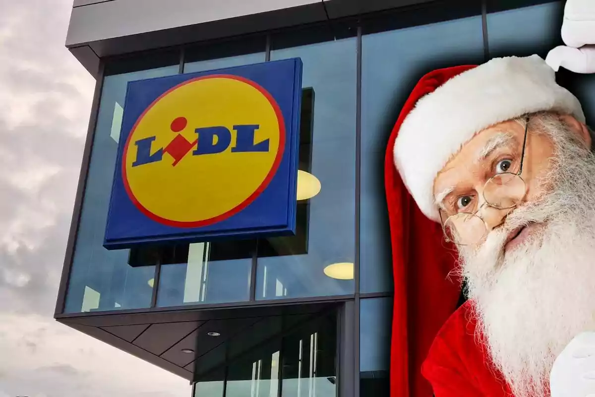 Santa Claus con gafas y expresión curiosa aparece junto a la fachada de una tienda Lidl. Santa Claus con gafas y expresión curiosa aparece junto a la fachada de una tienda Lidl.