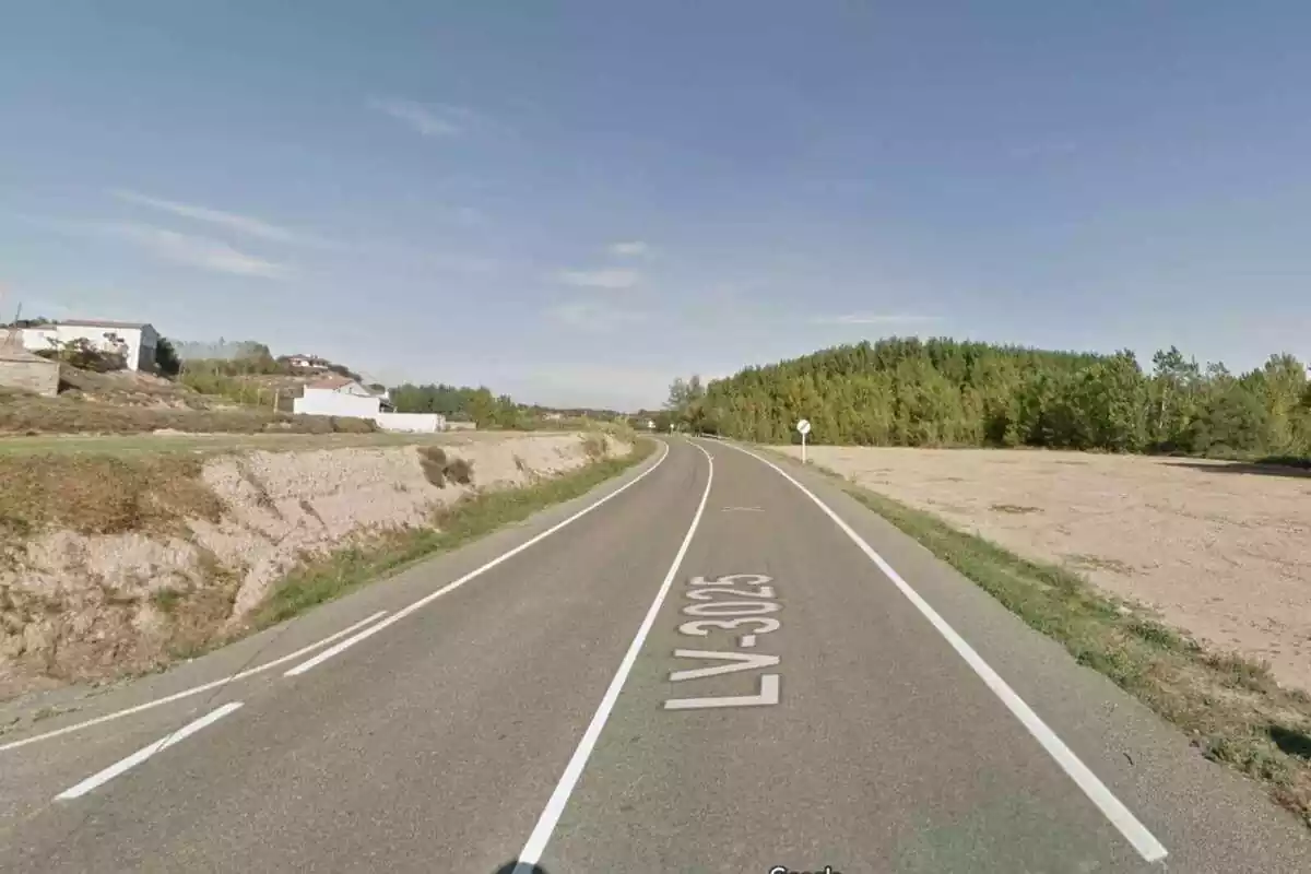 La carretera LV-3025 a l'alçada de Preixens, Lleida