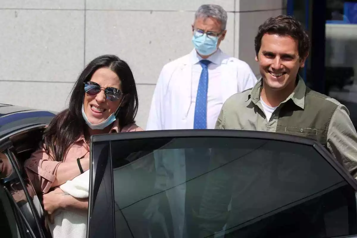 Imatge de Malú i Albert Rivera en el naixement de la seva filla