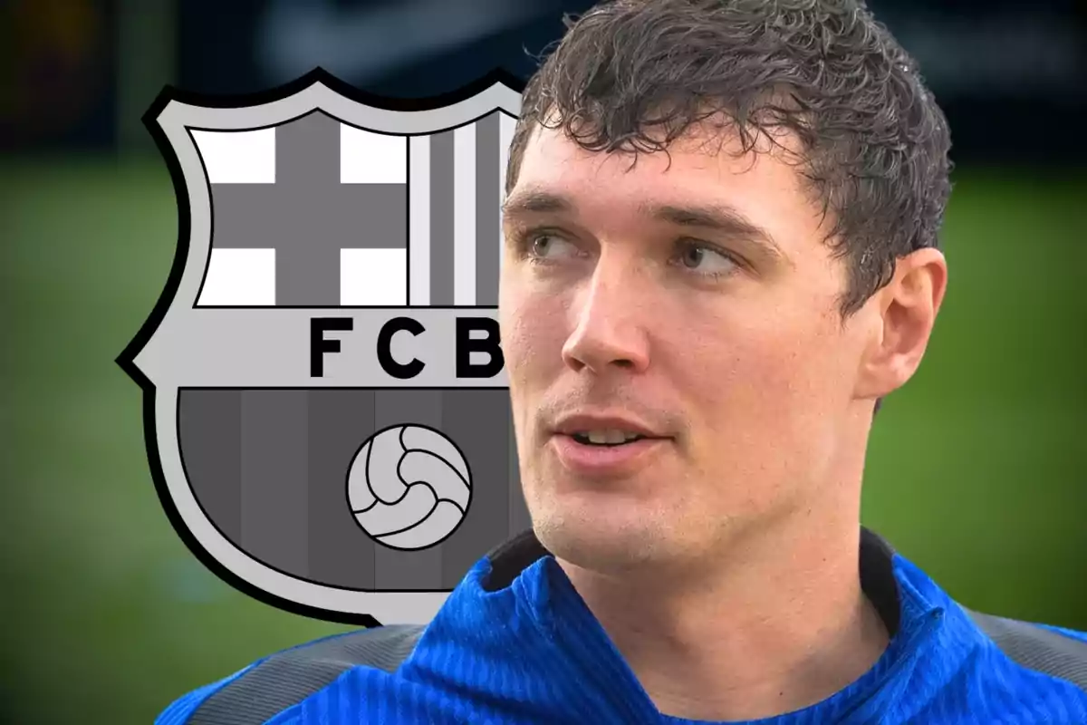 Un jugador de futbol amb l'escut del FC Barcelona de fons.