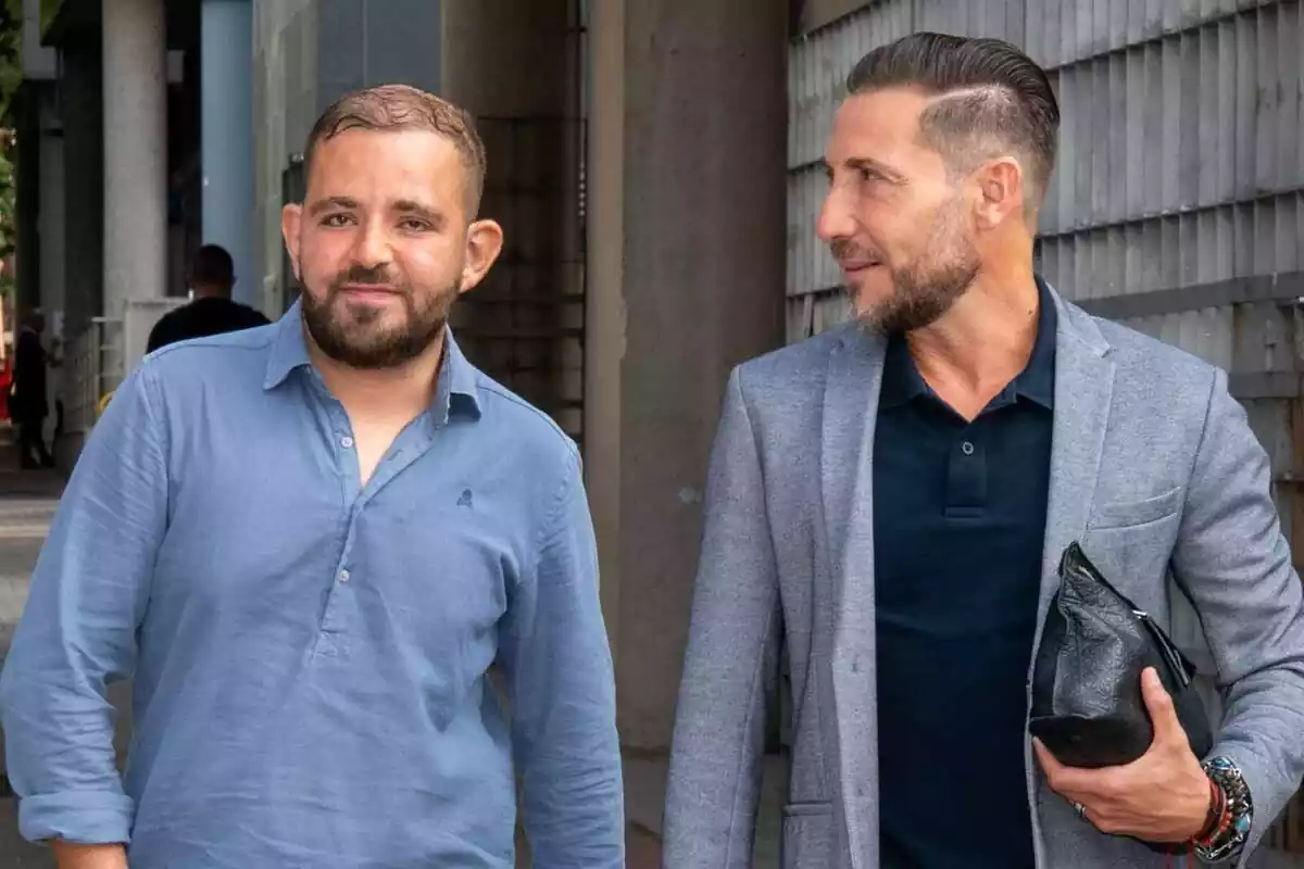 Antonio David Flores arribant al jutjat Penal de Madrid amb el seu fill David Flores Carrasco per al judici contra Rocío Carrasco per un presumpte delicte d'“abandonament de família”, a 28 de juny de 2023, a Madrid Antonio David Flores arribant al jutjat Penal de Madrid amb el seu fill David Flores Carrasco per al judici contra Rocío Carrasco per un presumpte delicte d'“abandonament de família”, a 28 de juny de 2023, a Madrid