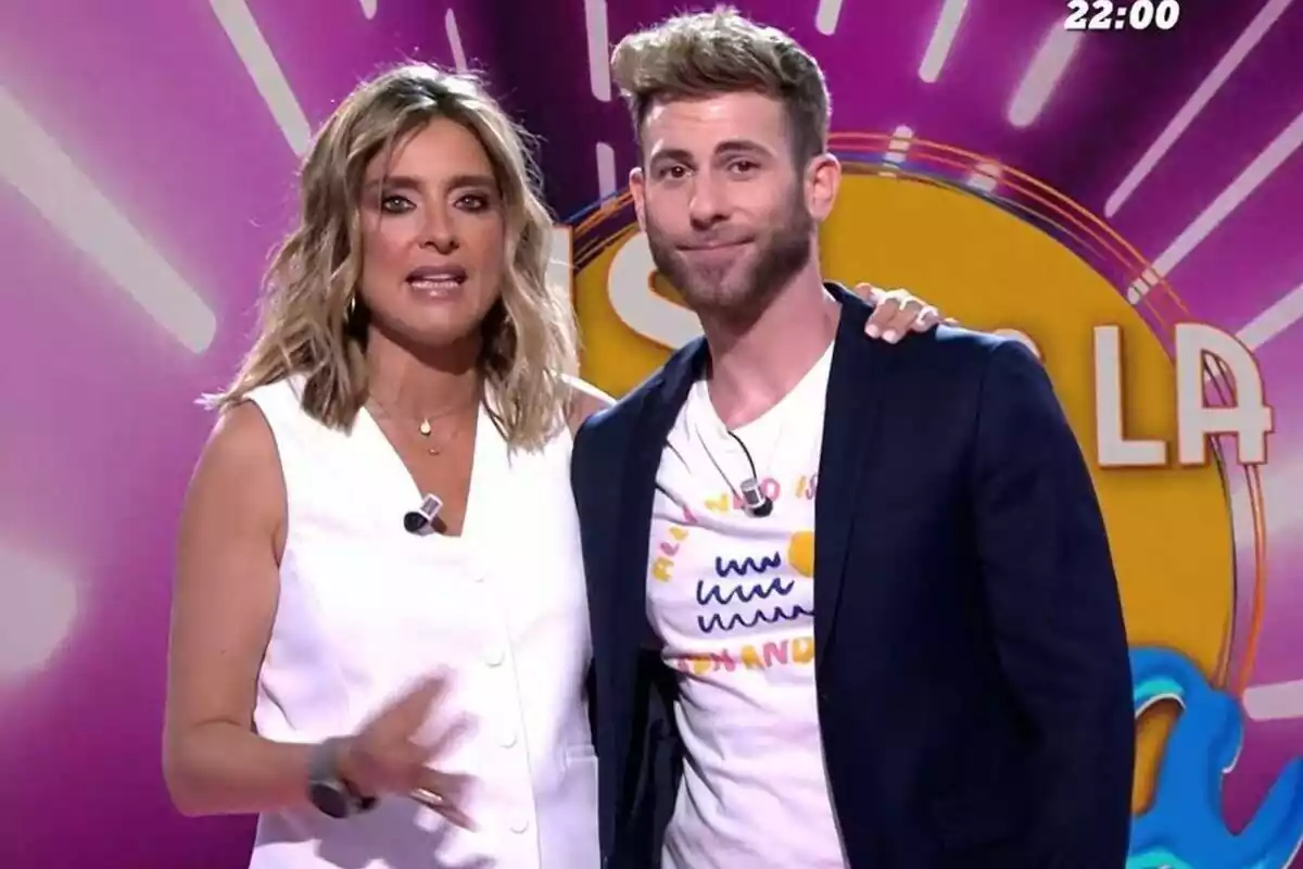 Sandra Barneda i César Muñoz al plató d''Así es la vida' el dia de l'estrena del programa