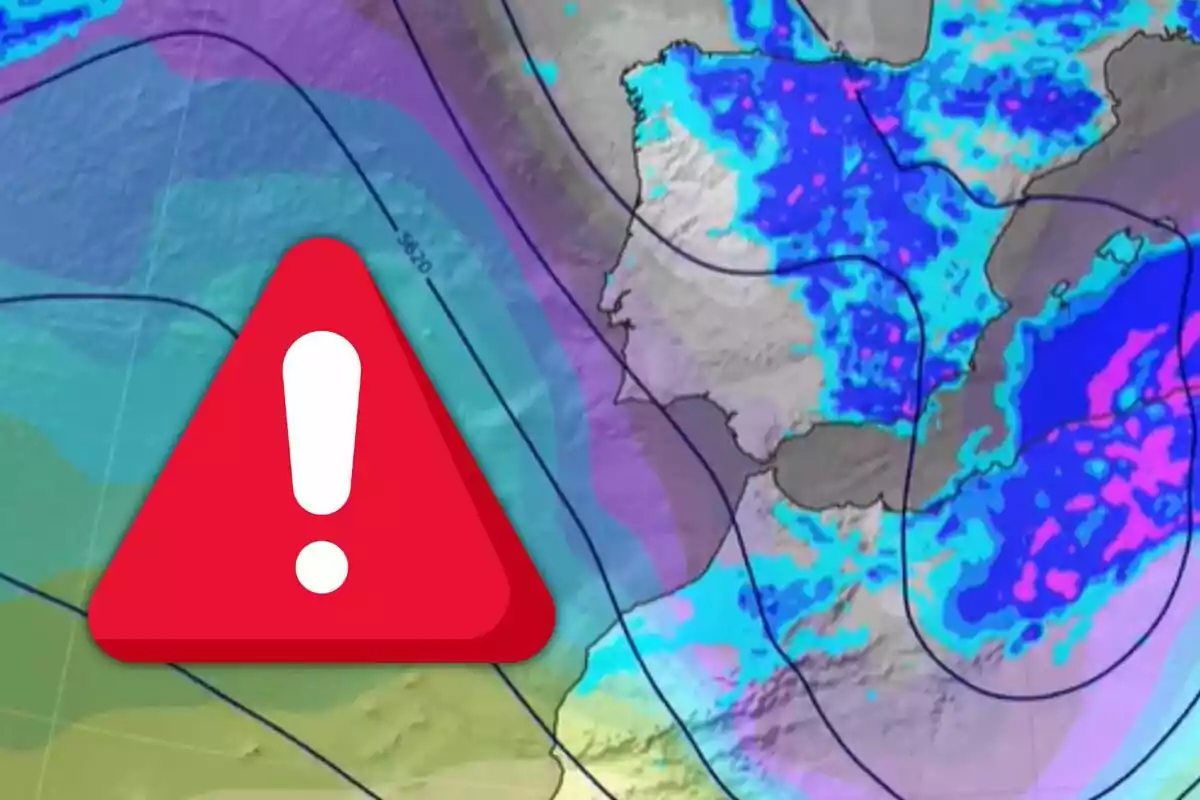 Mapa meteorològic amb colors que indiquen precipitacions i una icona d'advertència en forma de triangle vermell amb un signe d'exclamació blanc.