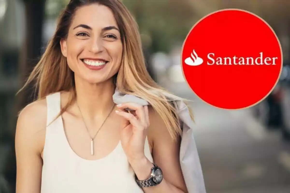 Dona somrient amb un logo de Santander a la cantonada dreta.