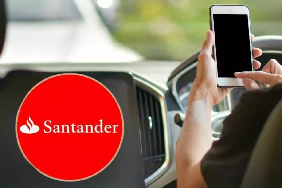 Persona usant un telèfon mòbil dins d'un automòbil amb el logotip de Santander en primer pla.