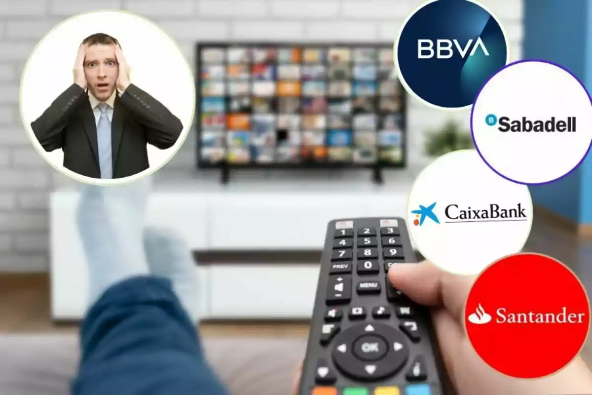 Una persona amb expressió de sorpresa envoltada de logotips de bancs mentre sosté un control remot davant d'un televisor.