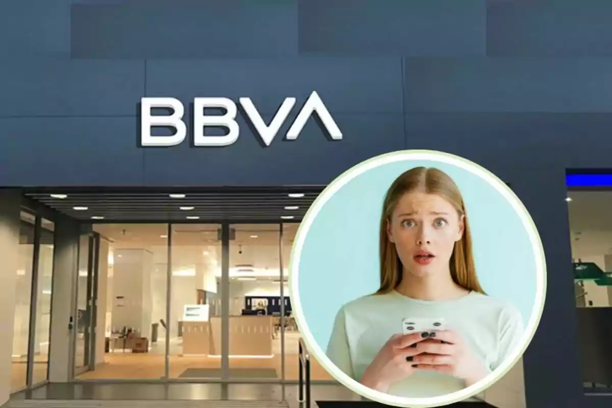 Façana d'una sucursal del BBVA amb una imatge inserida d'una dona sorpresa mirant el telèfon mòbil.