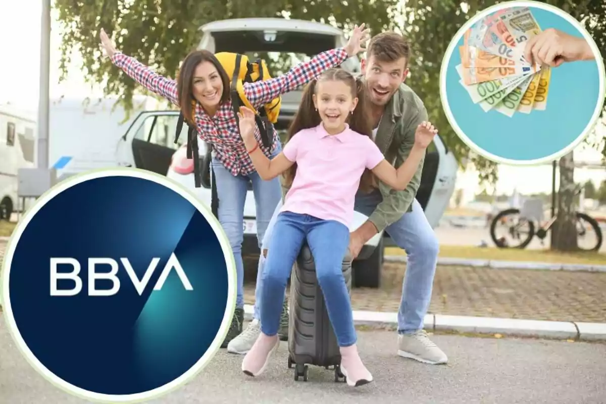 Una família feliç preparant-se per a un viatge, amb el logotip de BBVA i una mà sostenint bitllets d?euro.