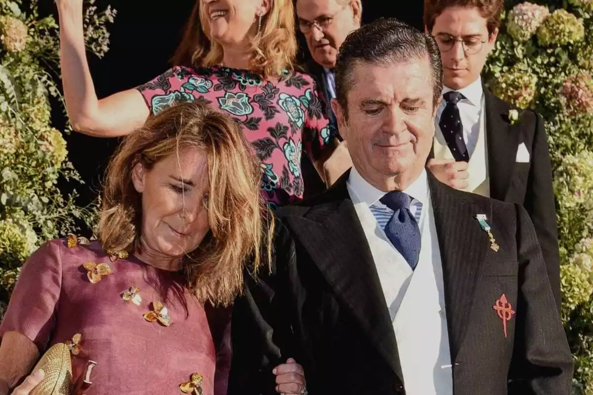 Borja Prado al casament del seu fill, amb la seva dona