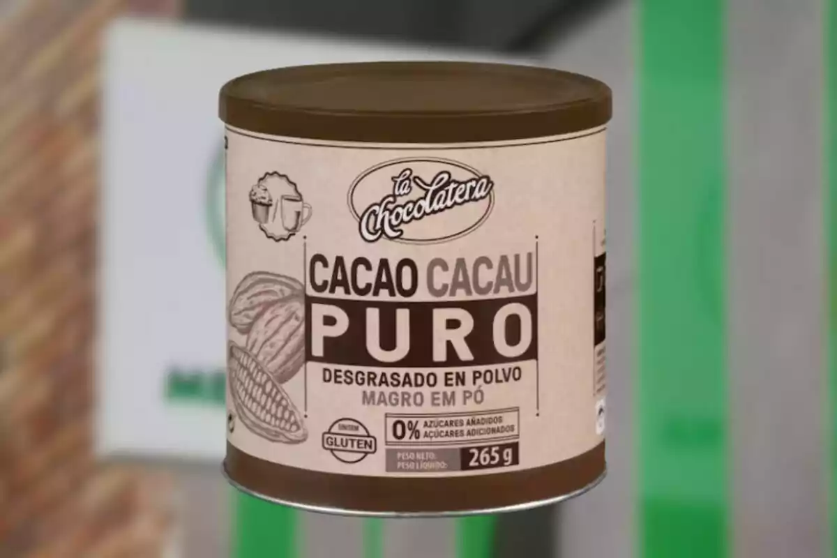 Lata de cacao puro en polvo de 265g sin gluten y sin azúcares añadidos.