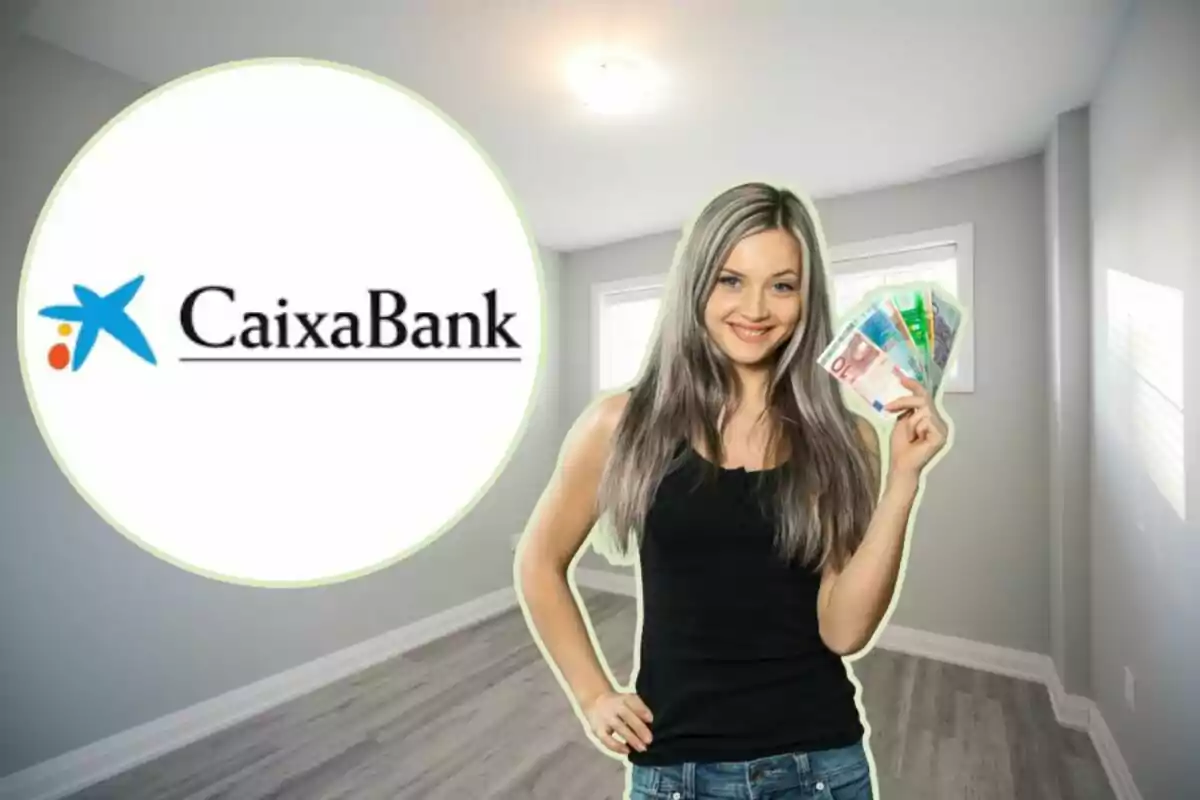 Una dona somrient sosté diversos bitllets a la mà mentre està dreta en una habitació buida, amb el logotip de CaixaBank en un cercle a l'esquerra.