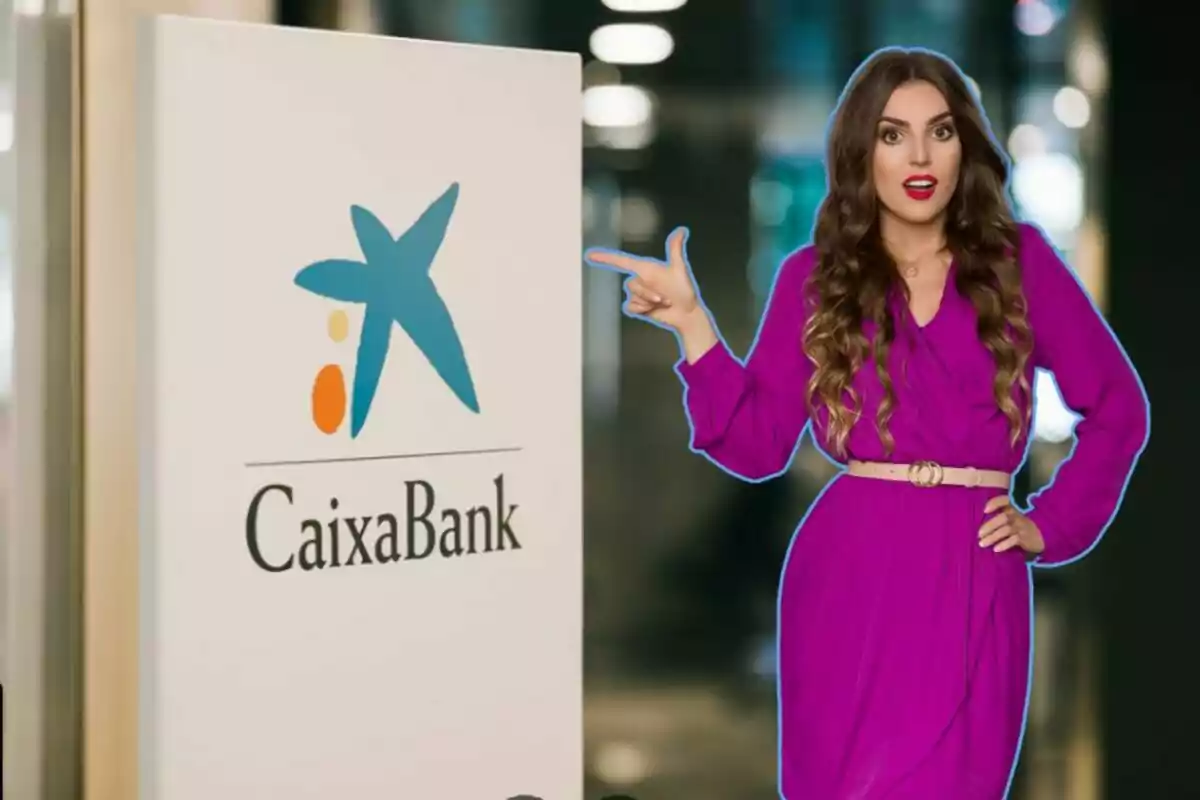 Dona amb vestit morat assenyalant un cartell de CaixaBank.