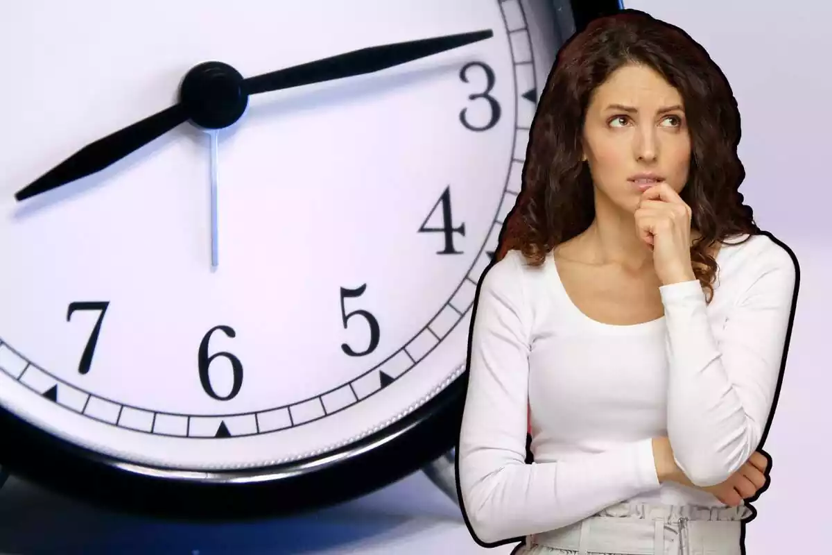 Montaje con una mujer pensando y un reloj marcando la hora detrás
