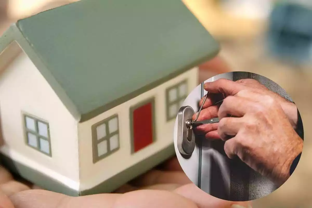 Una figura d´una casa en miniatura amb una altra imatge d´una persona forçant un pany