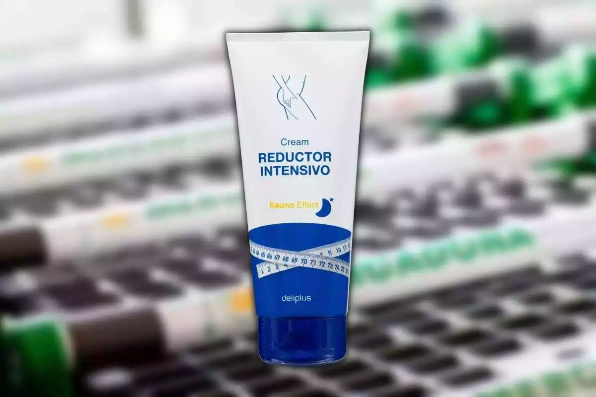 Muntatge amb els carrets de Mercadona de fons i la crema reductora intensa de la marca Deliplus Muntatge amb els carrets de Mercadona de fons i la crema reductora intensa de la marca Deliplus