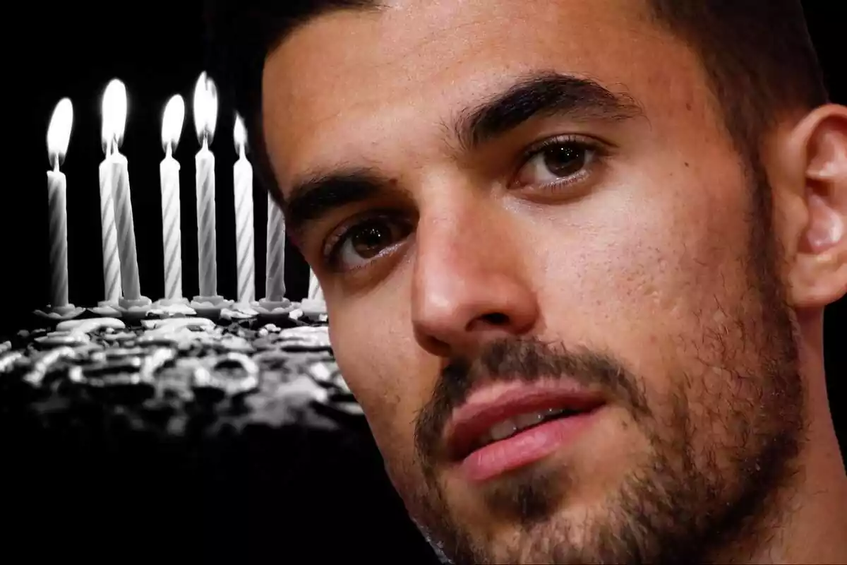 Dani Ceballos en primer plano sobre una tarta de cumpleaños en blanco y negro