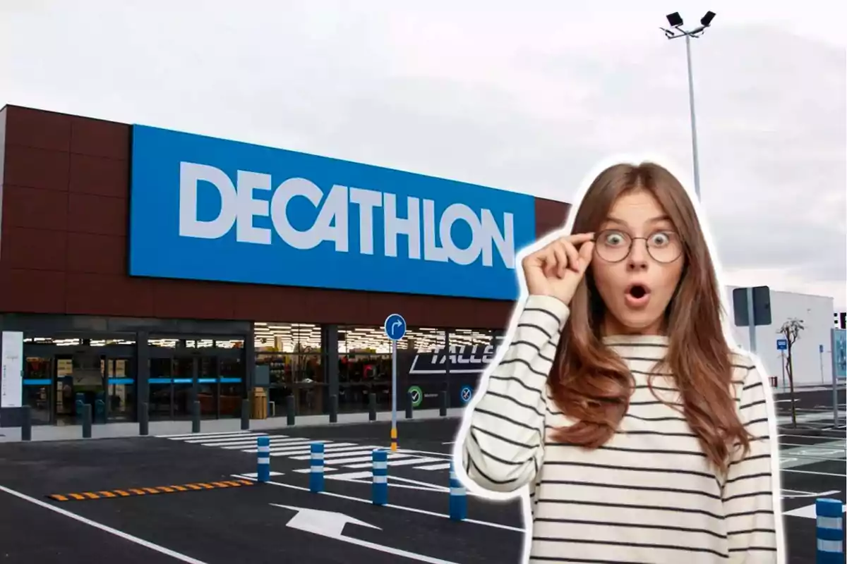 Dona sorpresa davant una botiga de Decathlon.