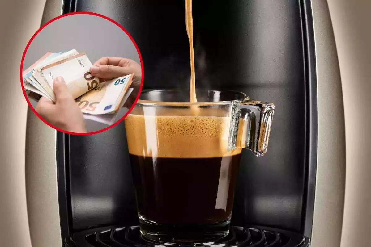 Muntatge amb cafè preparant-se i al costat mà amb bitllets