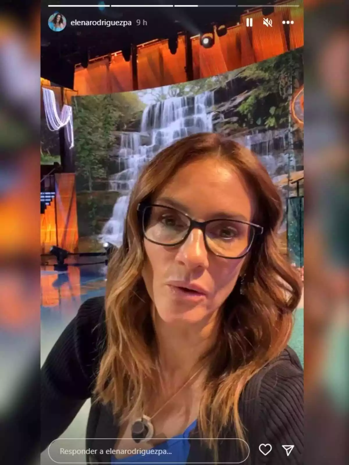 Elena Rodríguez parlant als seus seguidors en el plató de 'Supervivents 2023'