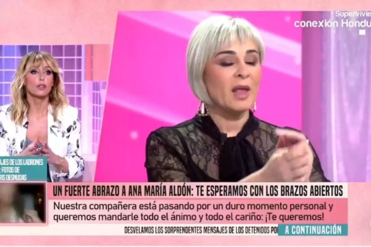 Emma García, seriosa i amb jaqueta de flors blanca, al plató de 'Festa' al costat d'una imatge d'Ana María Aldón, amb els cabells curts i brusa negra. Emma García, seriosa i amb jaqueta de flors blanca, al plató de 'Festa' al costat d'una imatge d'Ana María Aldón, amb els cabells curts i brusa negra.