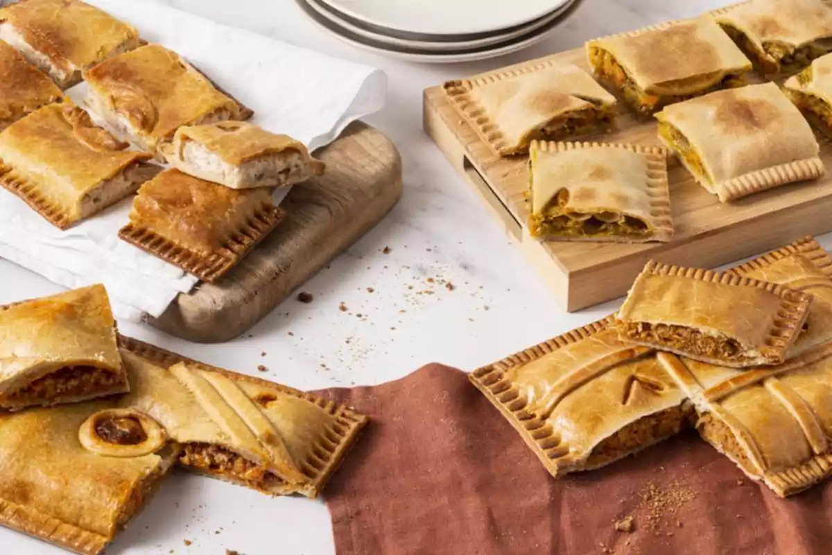 Baked empanadas with different fillings served on wooden tables and napkins, ready to be enjoyed.