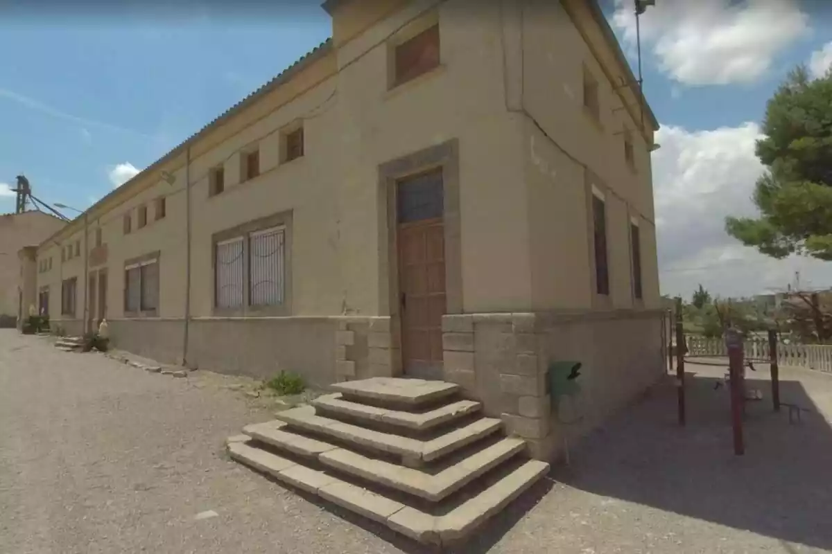 Imatge de l'escola de Guimerà que ha patit un esfondrament