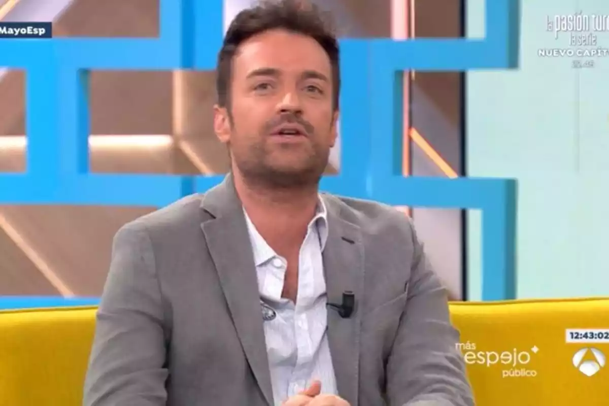 Captura de 'Espejo Público' con Miquel Valls hablando con un traje gris el 23 de mayo de 2024 Captura de 'Espejo Público' con Miquel Valls hablando con un traje gris el 23 de mayo de 2024