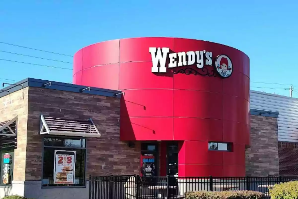 Wendy's, a fast-food restaurant with a modern design and a large sign on the facade in the United States. Wendy's, a fast-food restaurant with a modern design and a large sign on the facade in the United States.