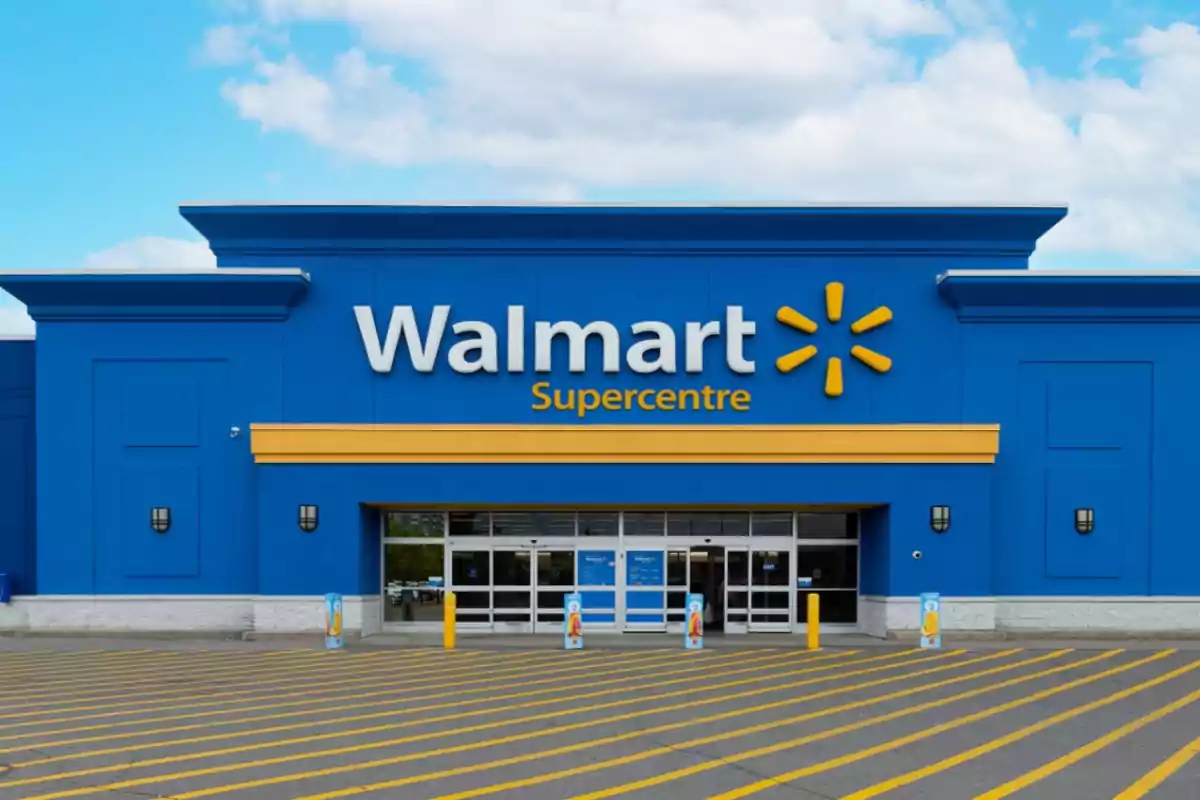 Facade of a Walmart Supercenter store with a blue and yellow exterior design. Facade of a Walmart Supercenter store with a blue and yellow exterior design.