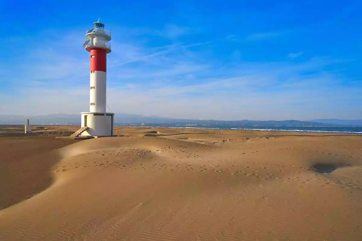 Imatge del far del Fangar al delta de l'Ebre