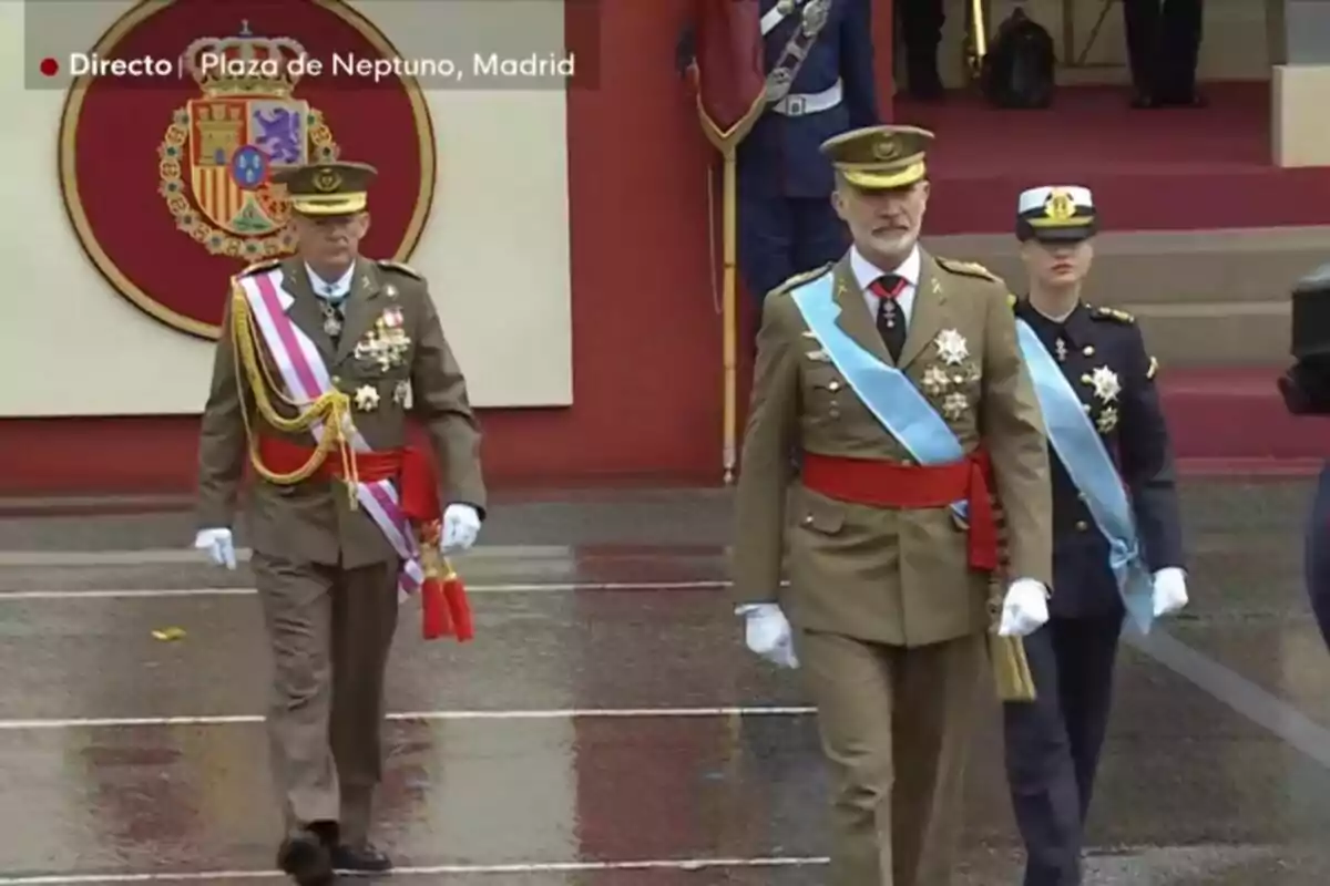 Leonor de Borbón and King Felipe VI in military uniform marching at an official event in Plaza de Neptuno, Madrid. Leonor de Borbón and King Felipe VI in military uniform marching at an official event in Plaza de Neptuno, Madrid.