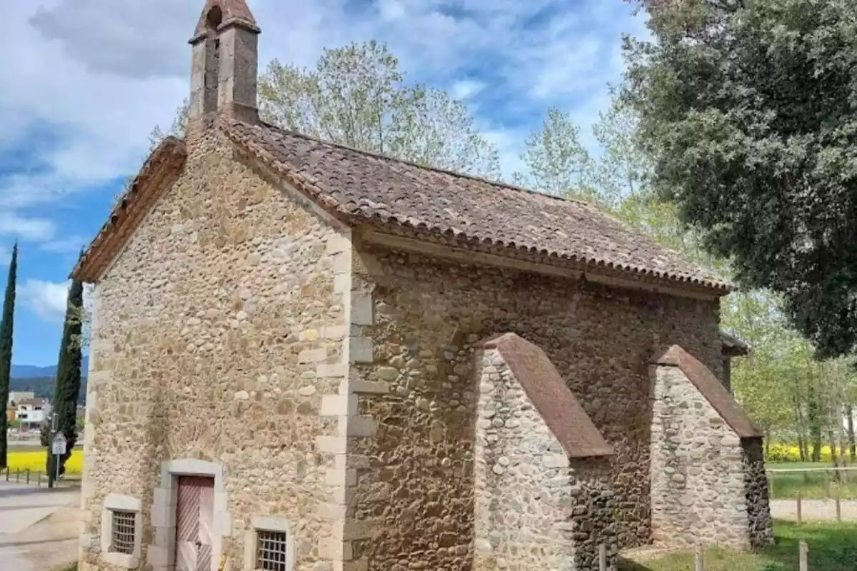 Imatge de l'ermita de Sant Sebastià de Bescanó.