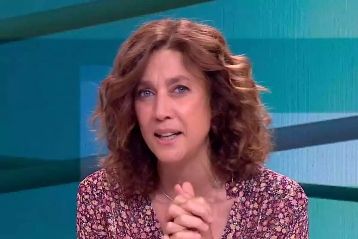 Primer pla d'Helena Garcia Melero presentant el 'Tot es mou' a TV3.