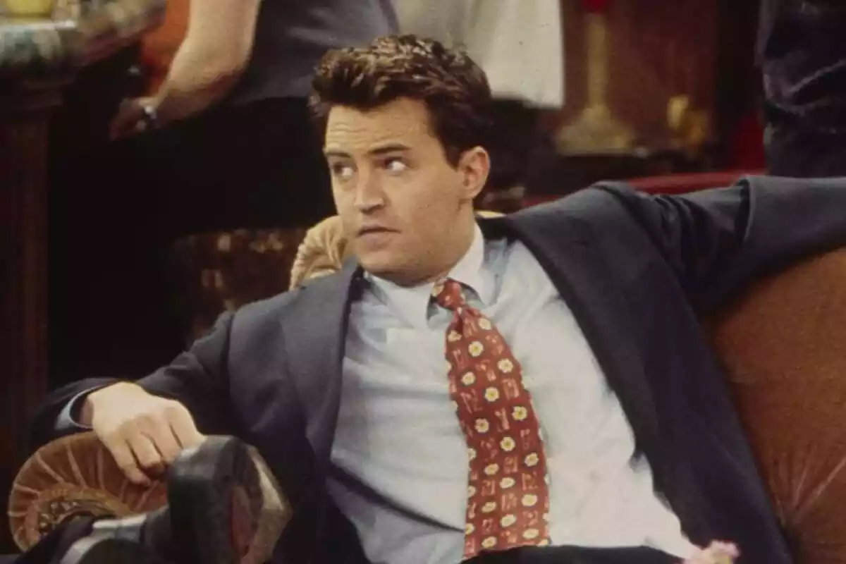 Capture of a scene from 'Friends' with Chandler Bing, played by actor Matthew Perry Capture of a scene from 'Friends' with Chandler Bing, played by actor Matthew Perry