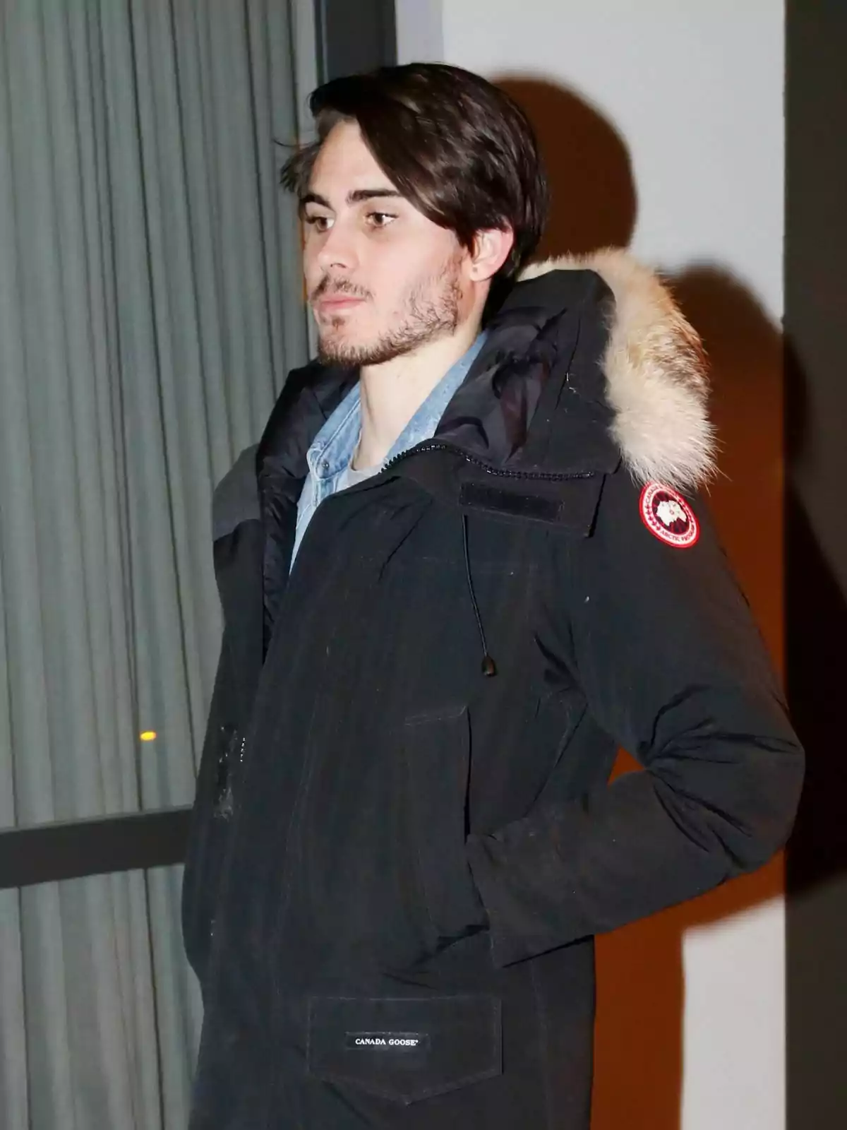 Photo of Miguel Iglesias, son of Julio Iglesias, walking down the street with a serious face. Photo of Miguel Iglesias, son of Julio Iglesias, walking down the street with a serious face.