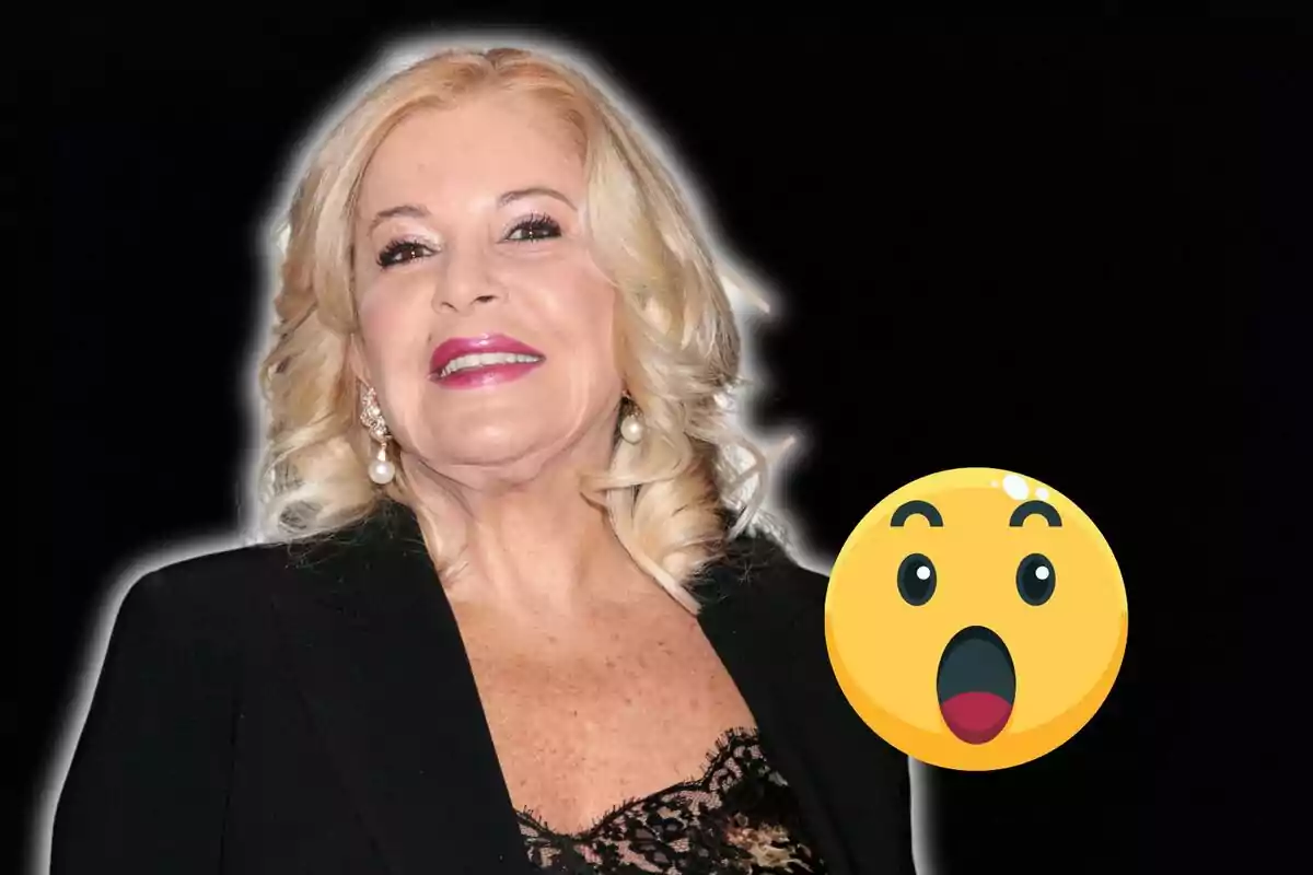 Dona rossa somrient amb un emoji de cara sorpresa al costat.