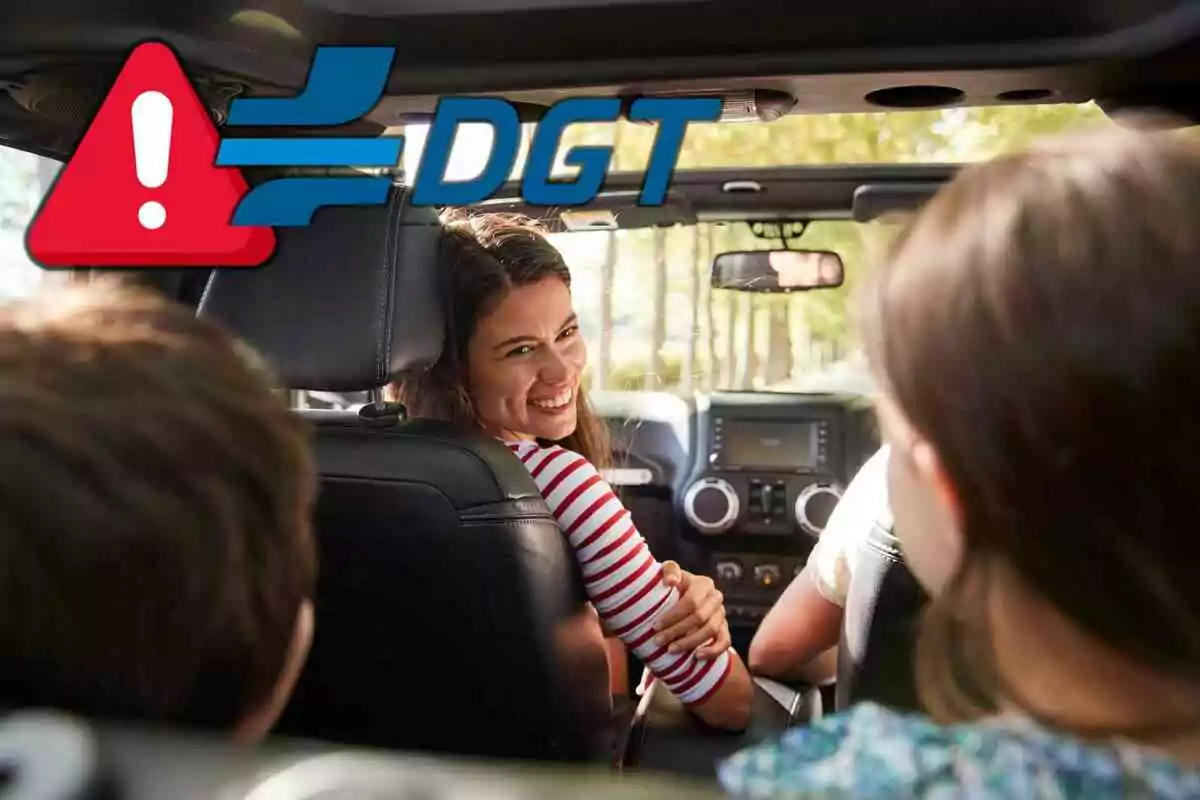 Fotomuntatge amb una família amb fills amb cotxe i al capdavant el logotip de la DGT i un símbol d'alerta