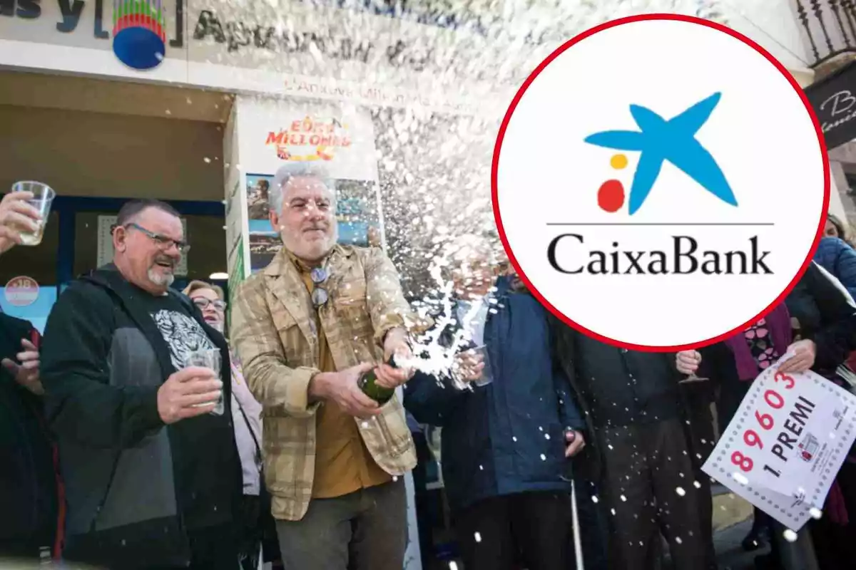 Un grup de persones celebra amb xampany davant d'un local, mentre una persona sosté un cartell amb el número 89603 i el logotip de CaixaBank apareix en un cercle vermell.