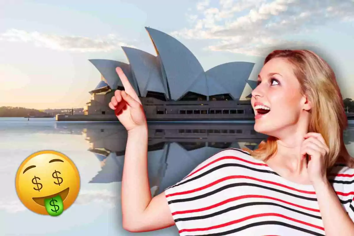 Una dona somrient assenyala l'icònic edifici de l'Òpera de Sydney amb un emoji de cara amb signes de dòlar a la llengua.