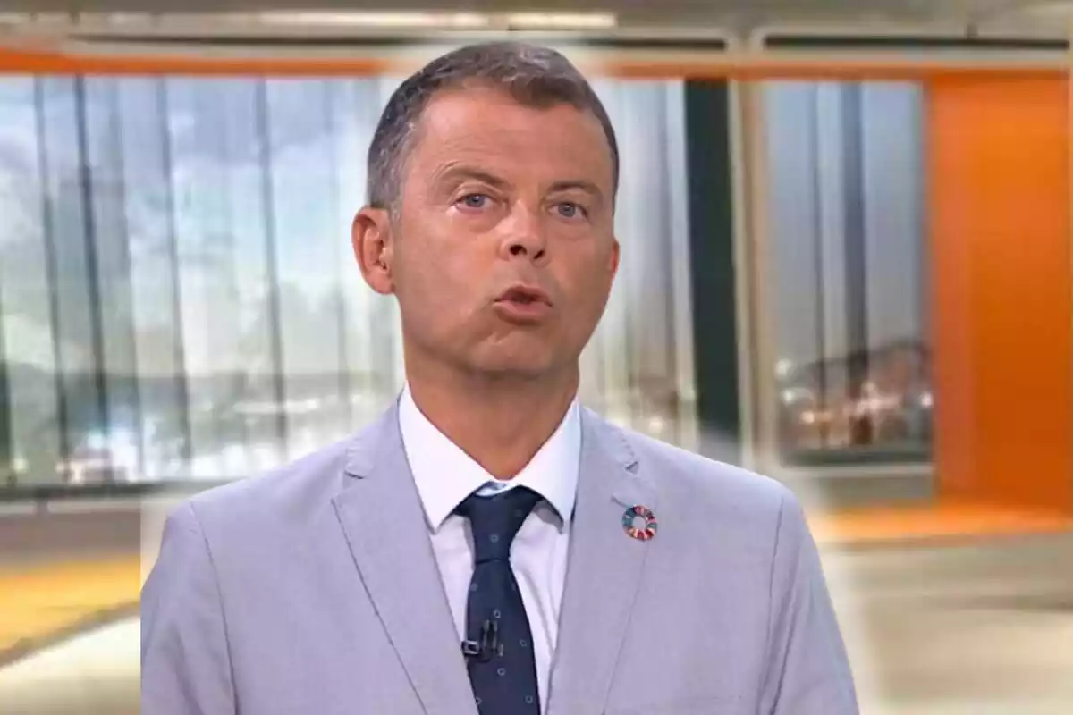 Montaje fotográfico entre una imagen del plató del 'Telenotícies' de TV3 y Francesc Mauri Montaje fotográfico entre una imagen del plató del 'Telenotícies' de TV3 y Francesc Mauri
