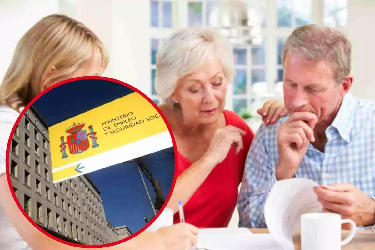 Una parella de gent gran revisa documents amb una dona més jove. A la cantonada inferior esquerra de la imatge, hi ha un requadre que mostra l?edifici del Ministeri d?Ocupació i Seguretat Social d?Espanya.