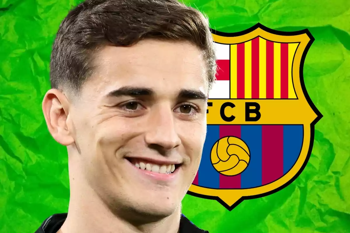 A smiling man in front of the FC Barcelona crest with a green background.