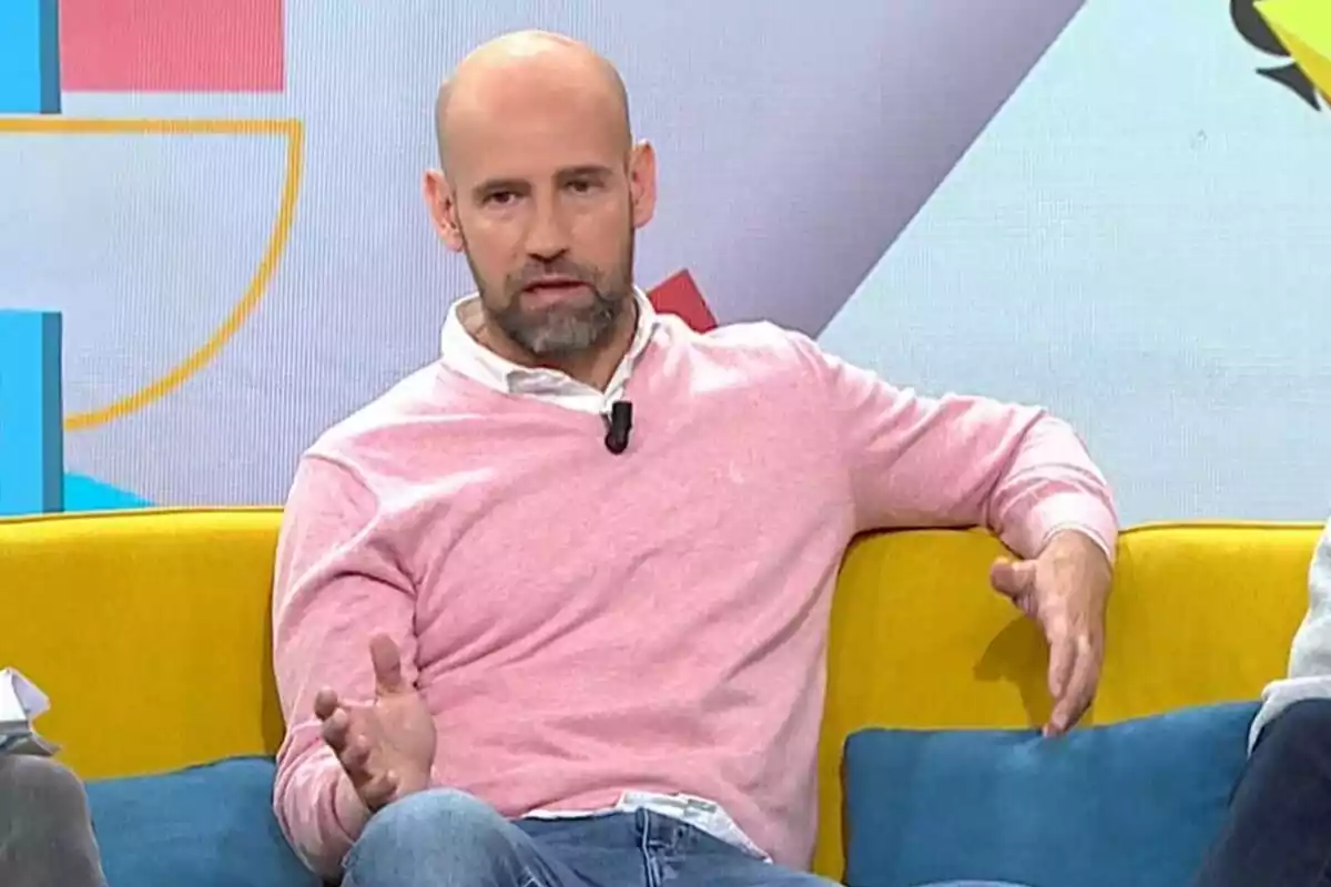 Captura de Gonzalo Miró com a col·laborador de Espejo Público a Antena 3 Captura de Gonzalo Miró com a col·laborador de Espejo Público a Antena 3