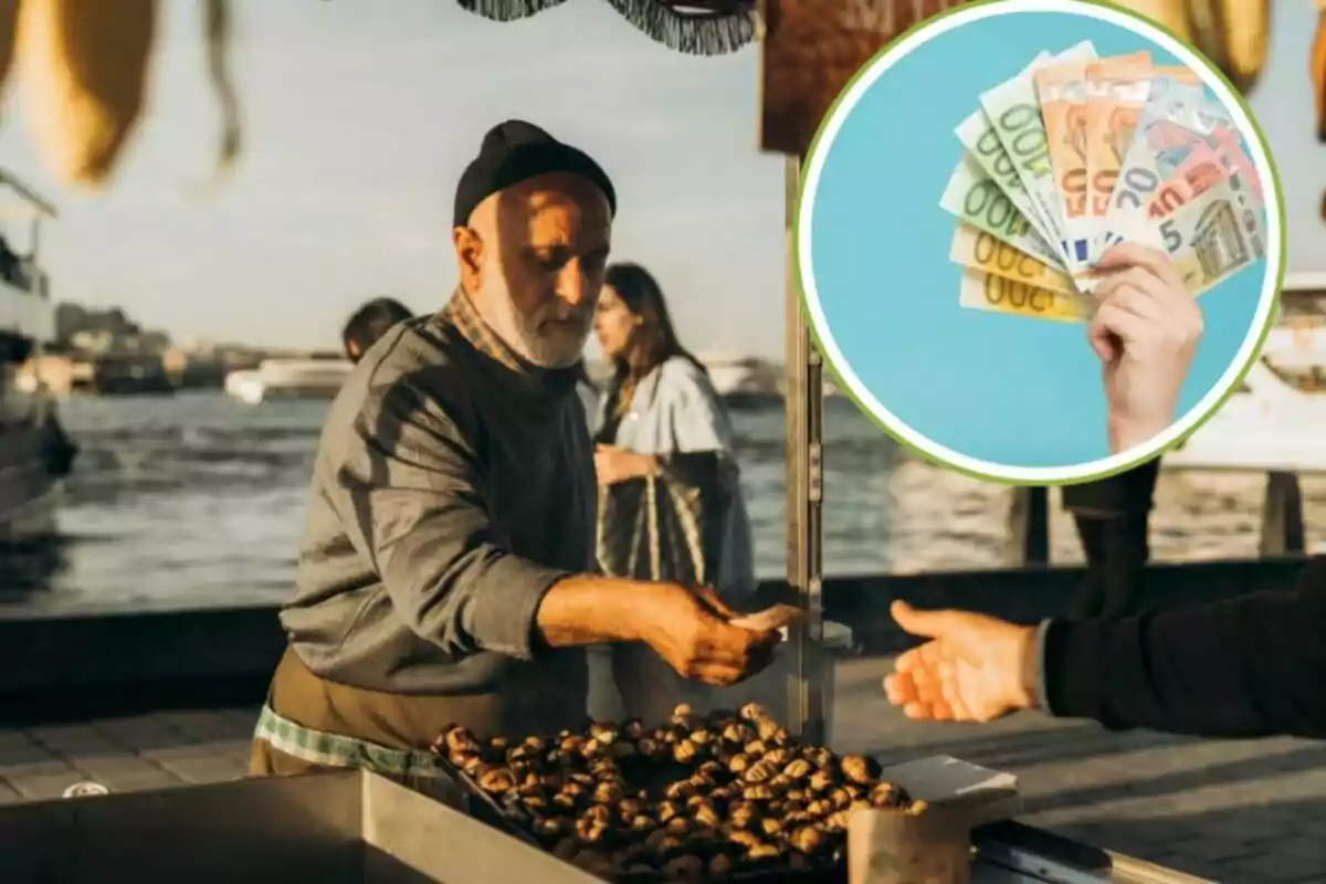 Un home gran ven castanyes rostides en un lloc a l'aire lliure al costat d'un riu, mentre lliura diners a un client; a la cantonada superior dreta de la imatge hi ha un cercle que mostra una mà sostenint diversos bitllets d'euro.